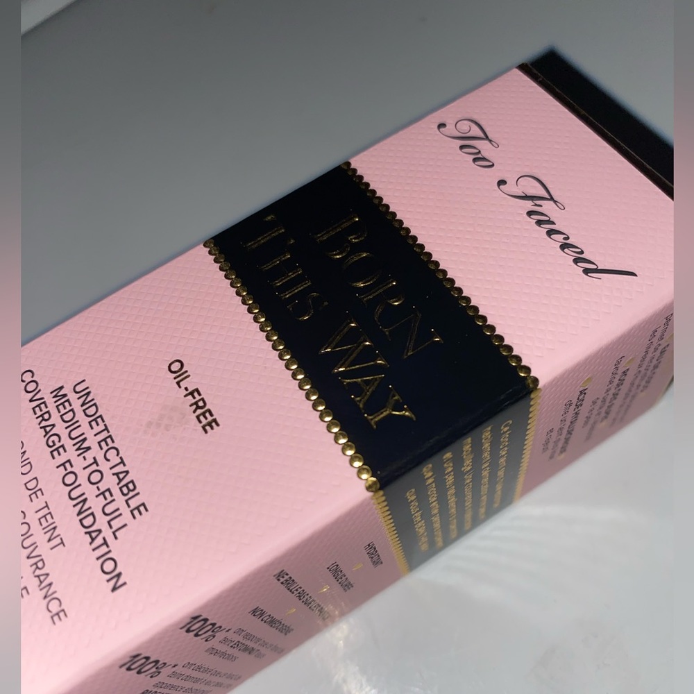 Too Faced - Born This Way - Natural Finish Longwear Liquid Foundation (SNOW) - Picture 8 of 16